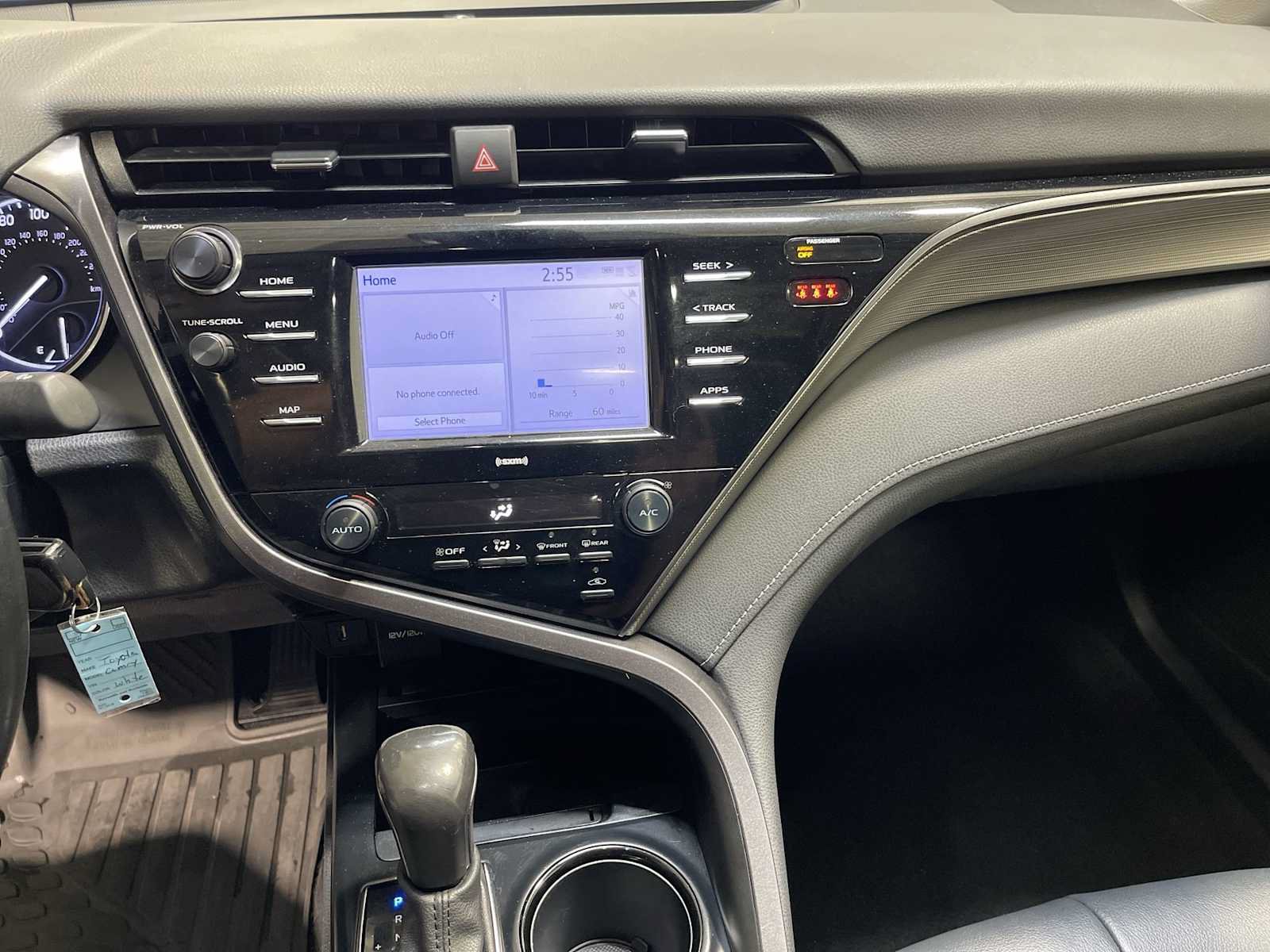 Used 2020 Toyota Camry SE FWD image 16