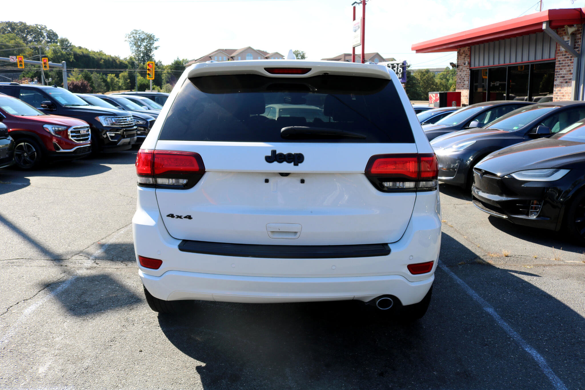 Used 2019 Jeep Grand Cherokee Altitude image 3