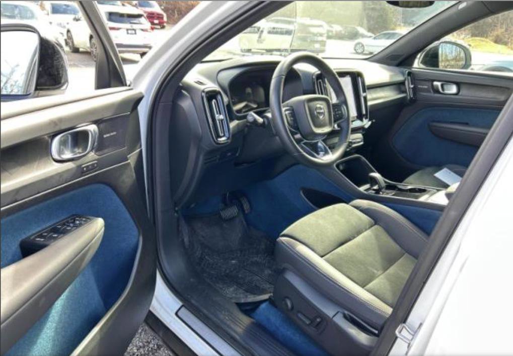 Used 2023 Volvo C40 P8 Recharge Ultimate image 14