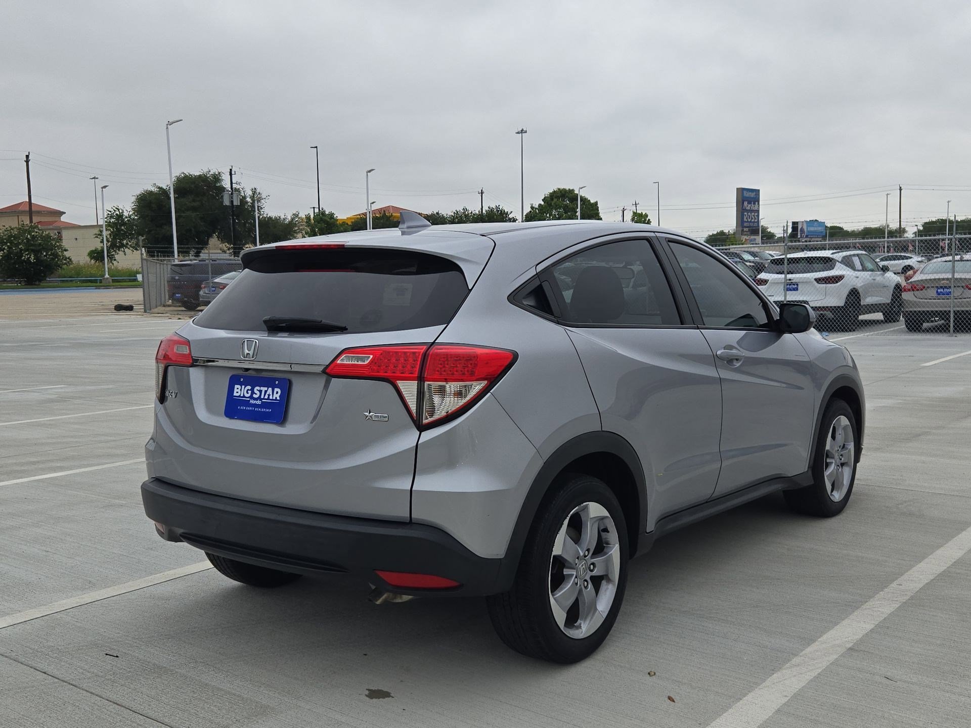 Used 2022 Honda HR-V LX image 2
