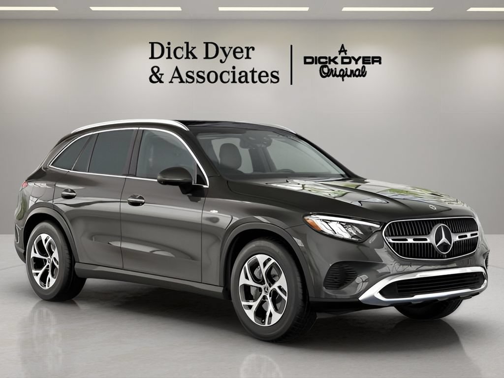 Used 2025 Mercedes-Benz GLC 350e 4MATIC image 4
