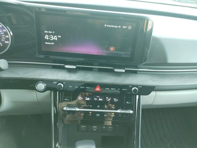 Used 2024 Kia Carnival EX image 23