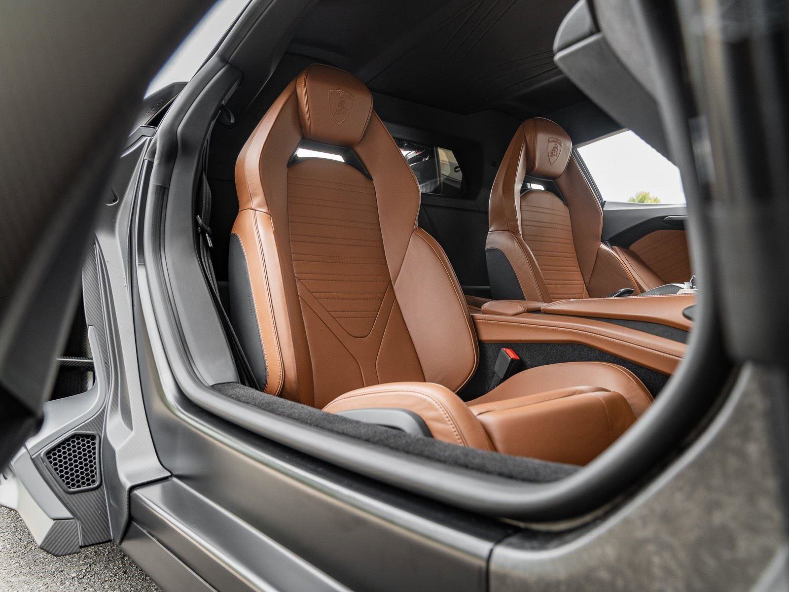 Used 2024 Lamborghini Revuelto image 13