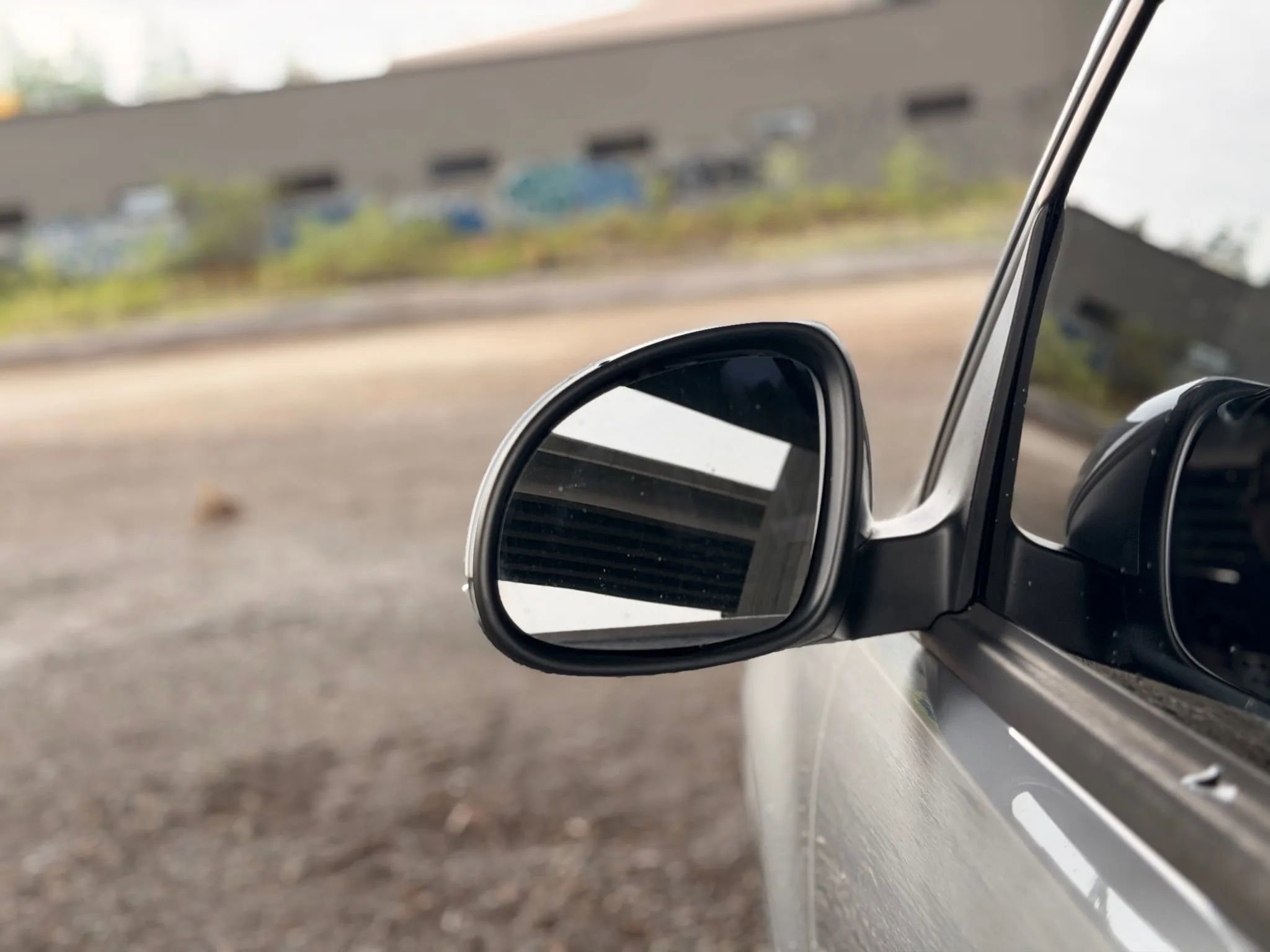 Used 2011 Volkswagen Tiguan S image 18