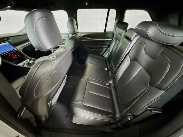 New 2025 Jeep Grand Cherokee Limited w/ Black Appearance Package image 23