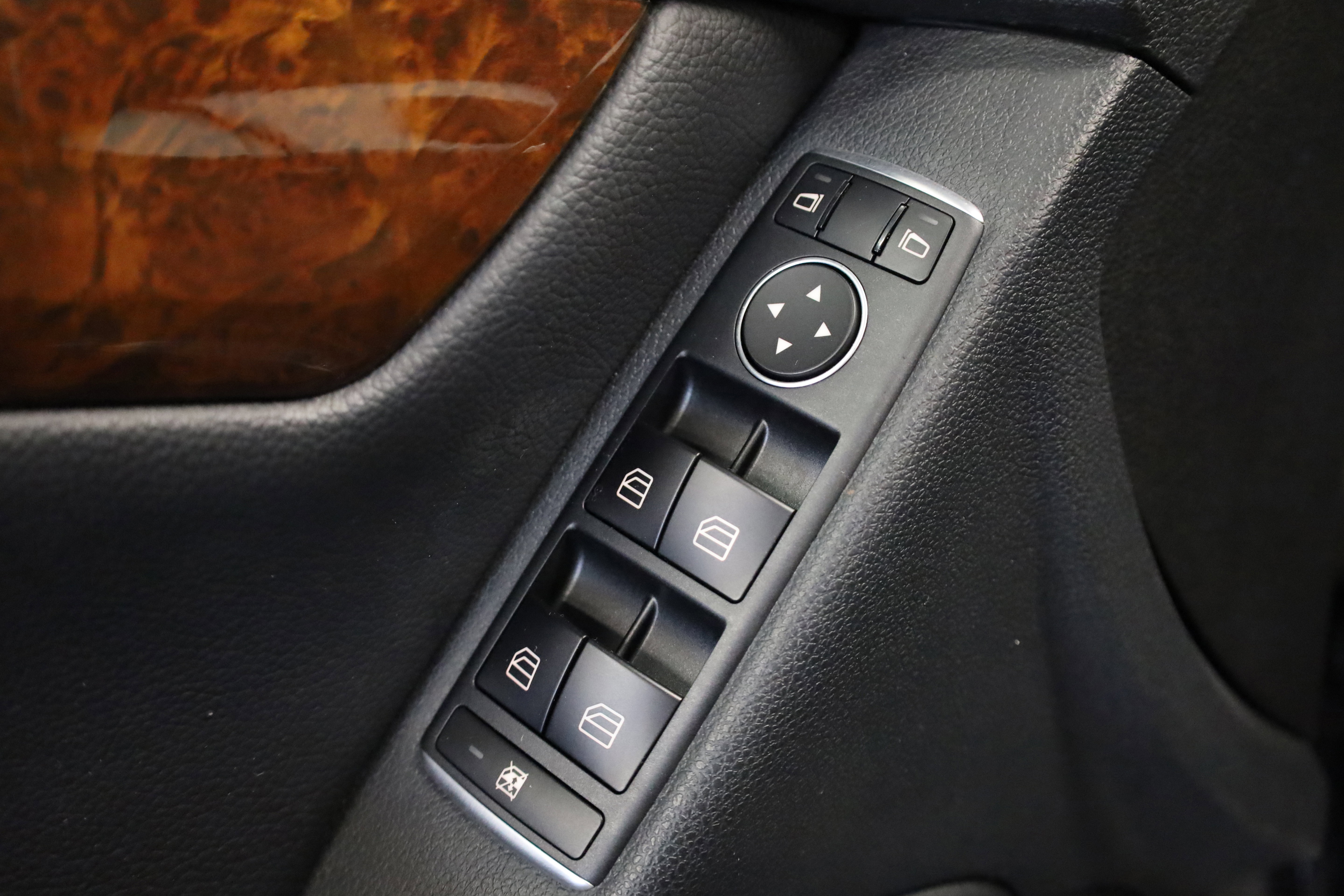 Used 2011 Mercedes-Benz C 300 4MATIC Sedan image 14