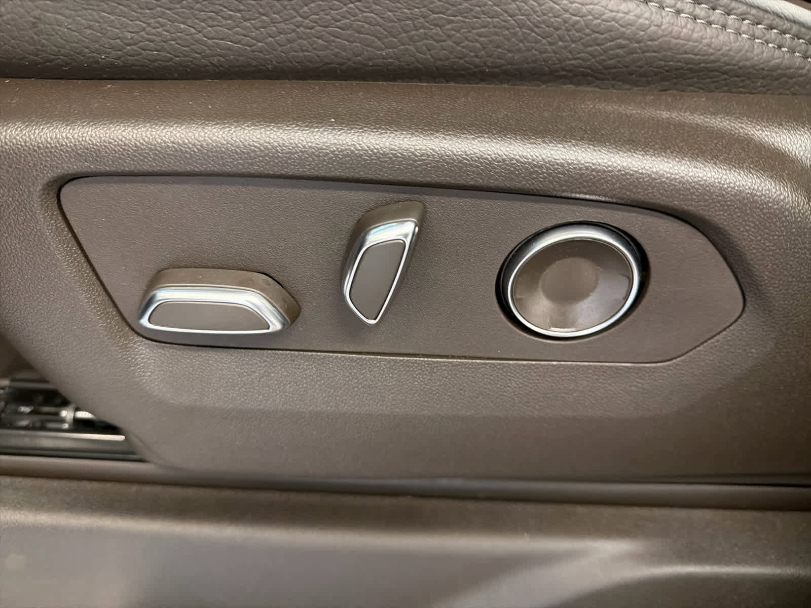 New 2026 GMC Sierra 2500 Denali w/ Denali Reserve Package image 17