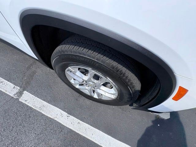 Used 2024 Chevrolet Traverse LS w/ Safety Package AWD/4WD image 3
