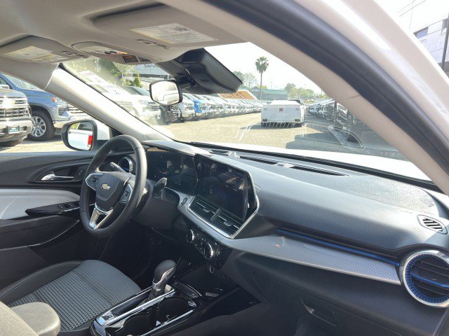 Used 2025 Chevrolet Trax LT w/ Driver Confidence Package image 28