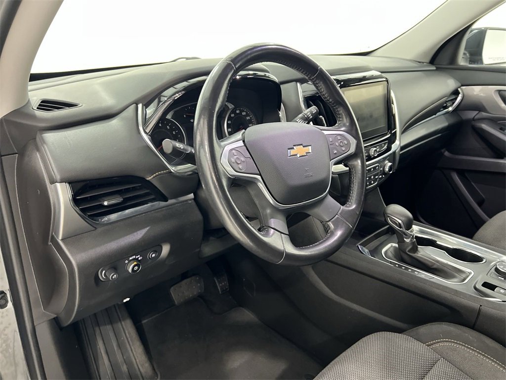 Used 2021 Chevrolet Traverse LT image 9