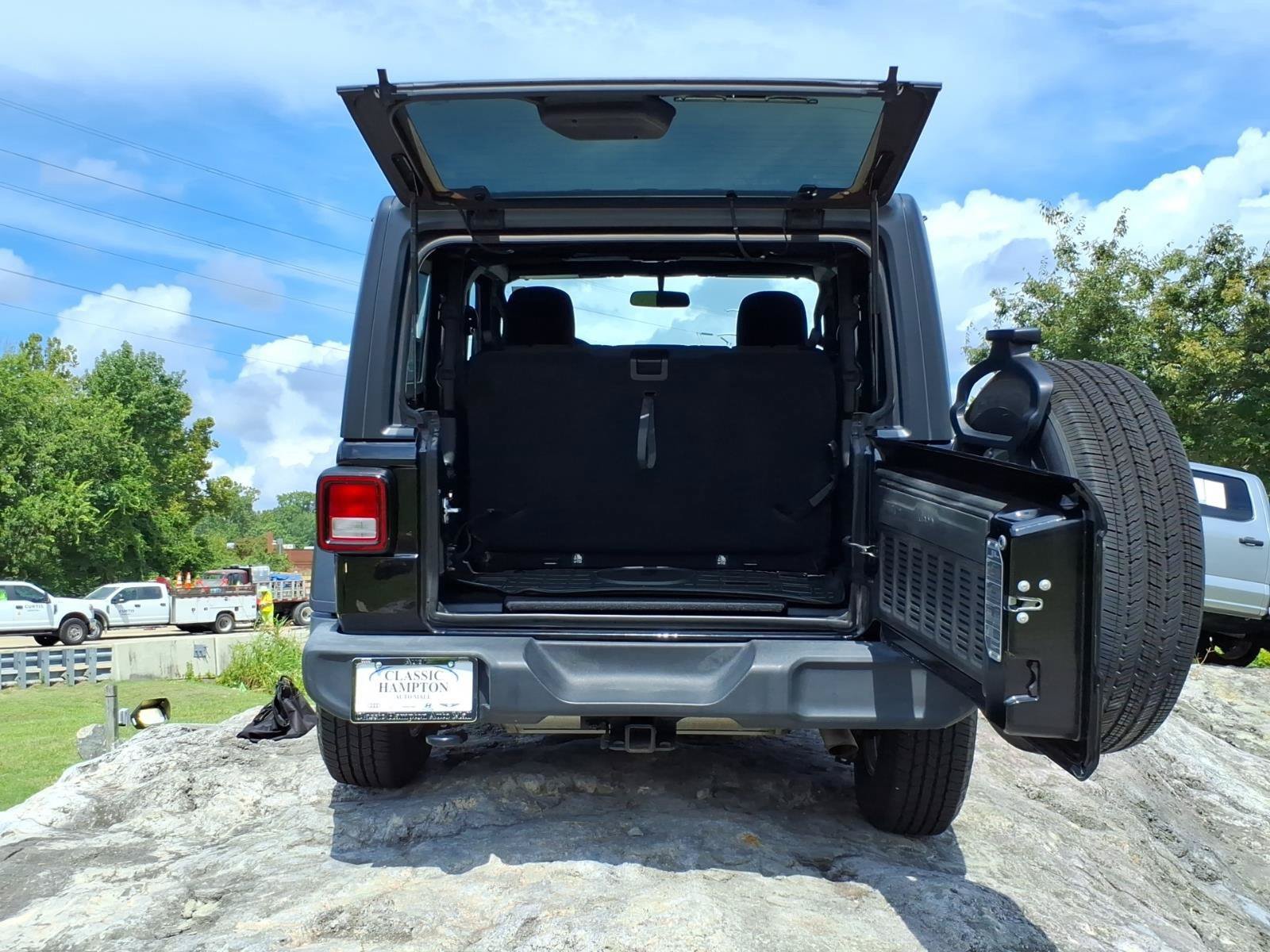Used 2018 Jeep Wrangler Sport AWD/4WD image 30