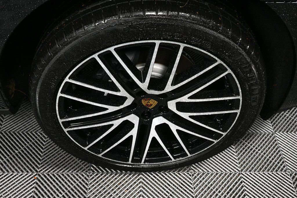 Certified 2026 Porsche Macan AWD/4WD image 40