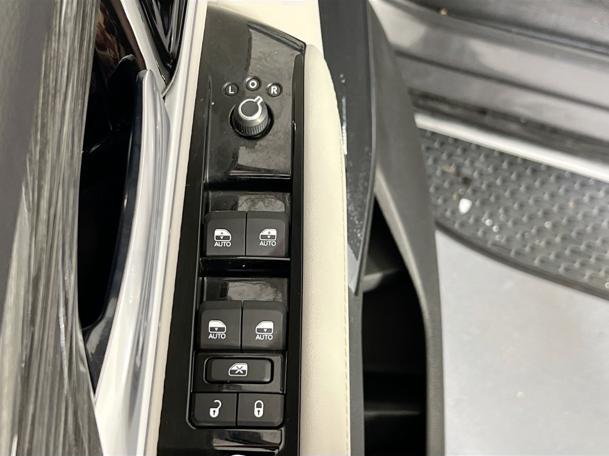 Used 2022 Jeep Wagoneer Series III w/ Rear Seat Video Group 1 image 18