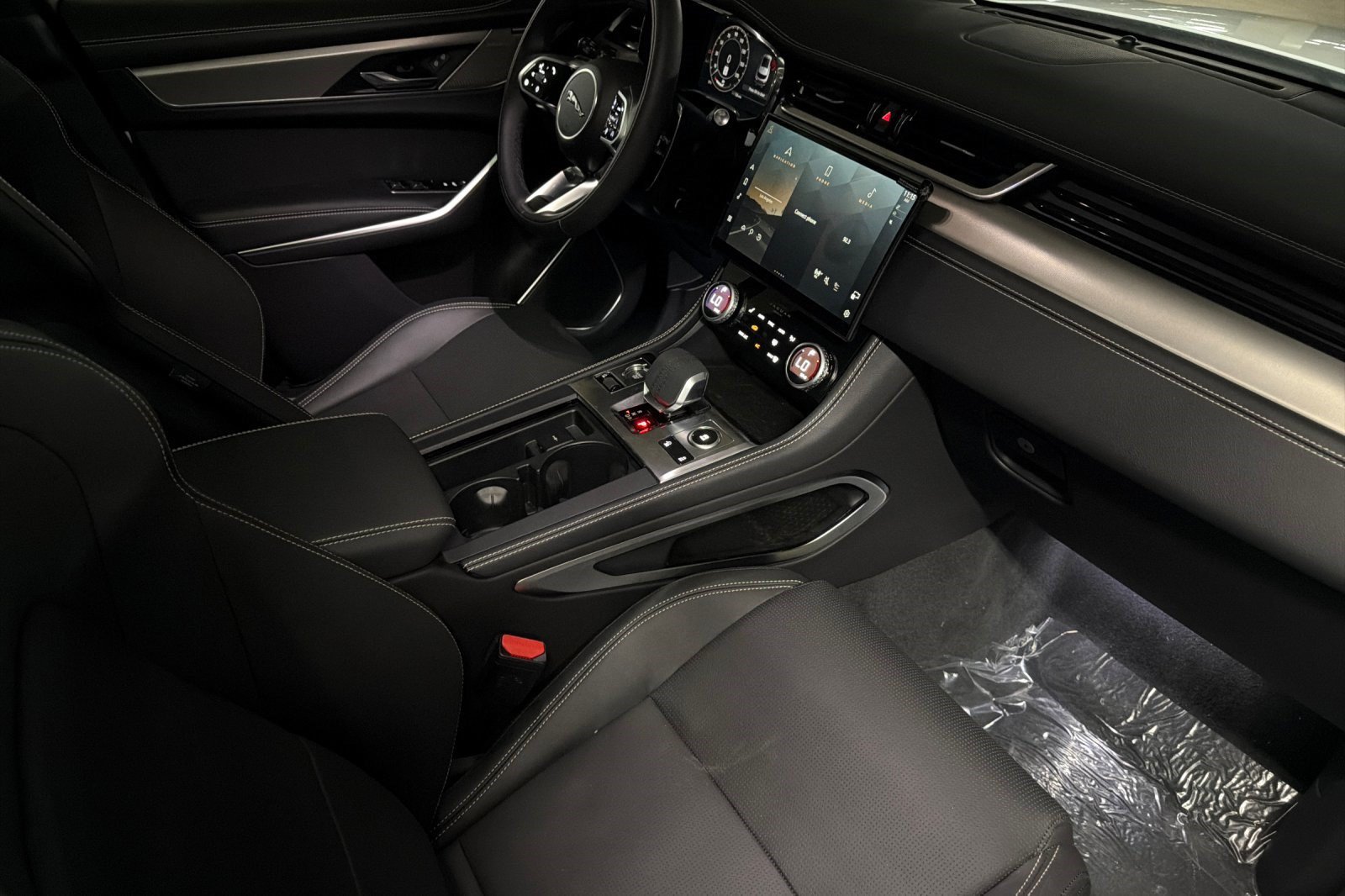 New 2026 Jaguar F-PACE R-Dynamic S AWD/4WD image 28