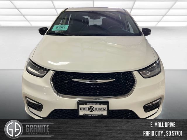 Used 2024 Chrysler Pacifica Select image 8