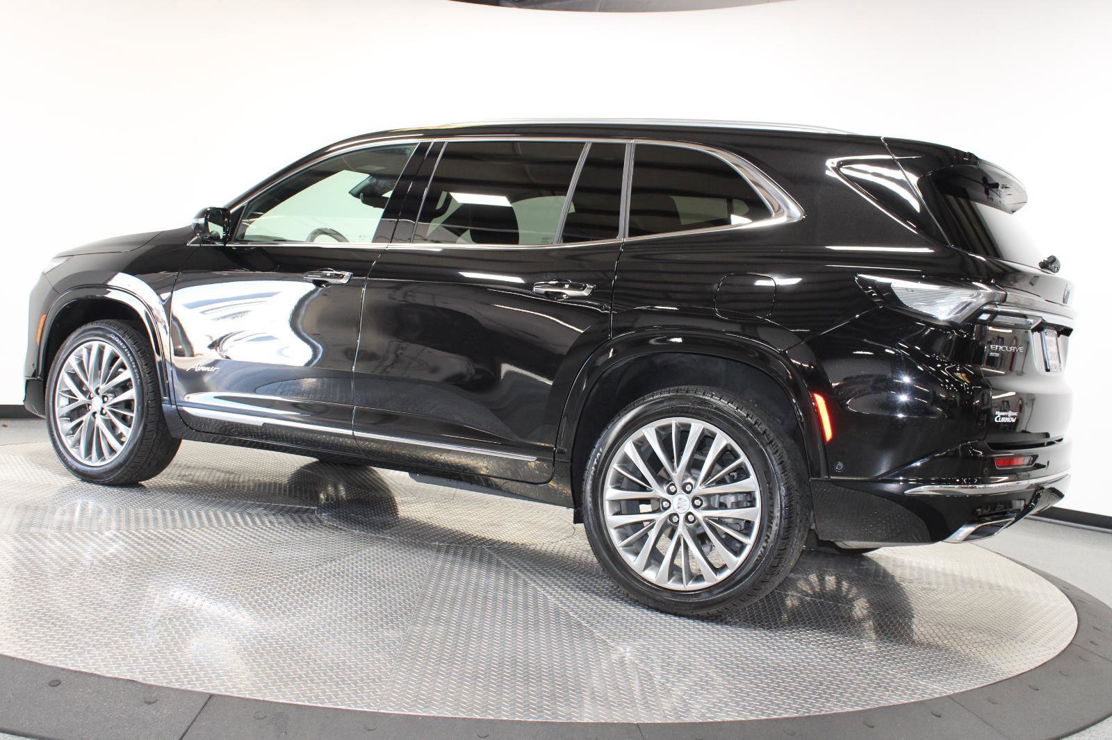 Used 2025 Buick Enclave Avenir w/ Super Cruise Package AWD/4WD image 7