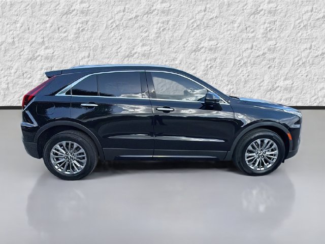 Used 2024 Cadillac XT4 Premium Luxury FWD image 2