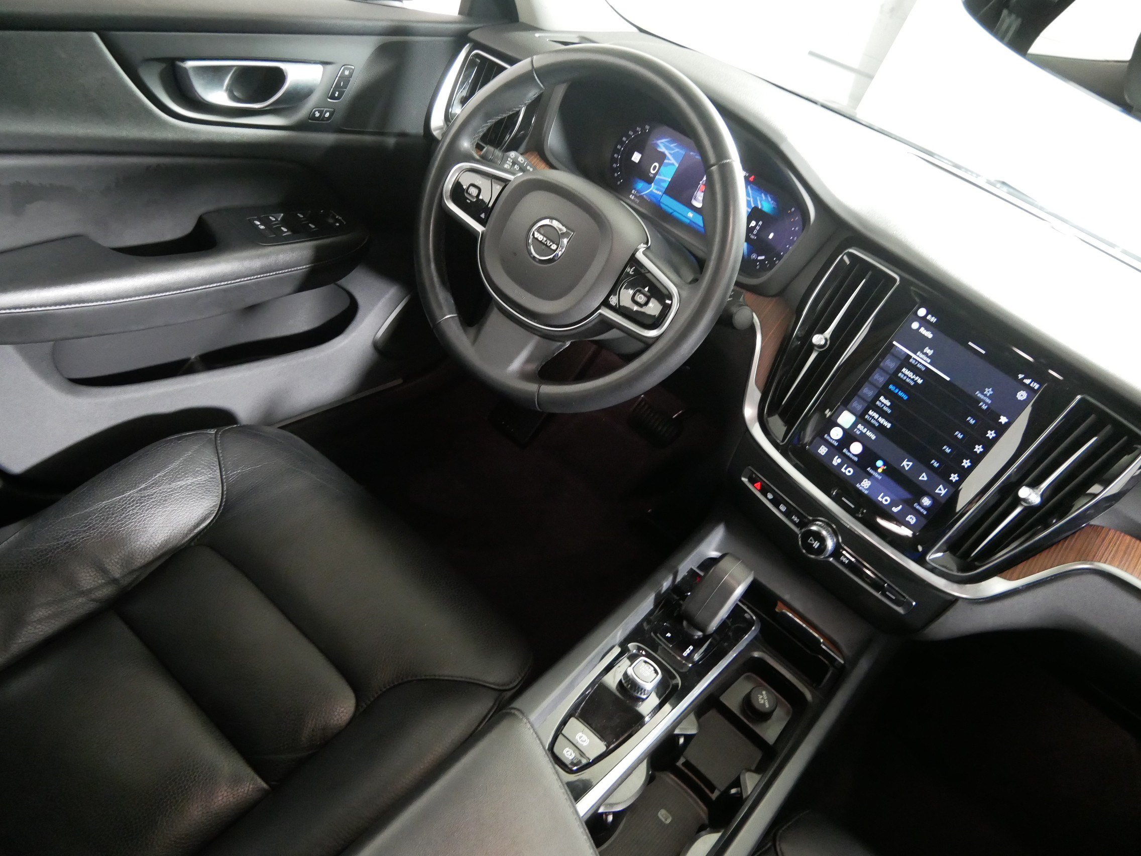 Used 2024 Volvo S60 B5 Plus AWD/4WD image 9
