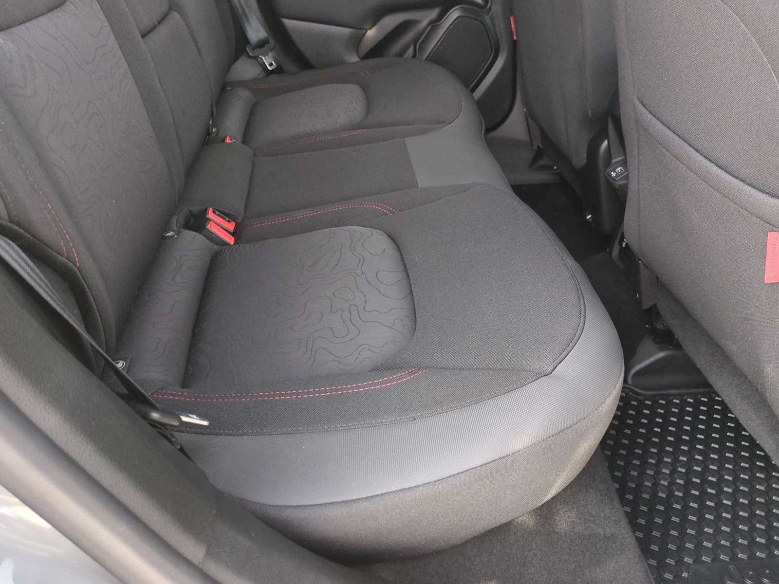 Used 2022 Jeep Renegade Trailhawk AWD/4WD image 27