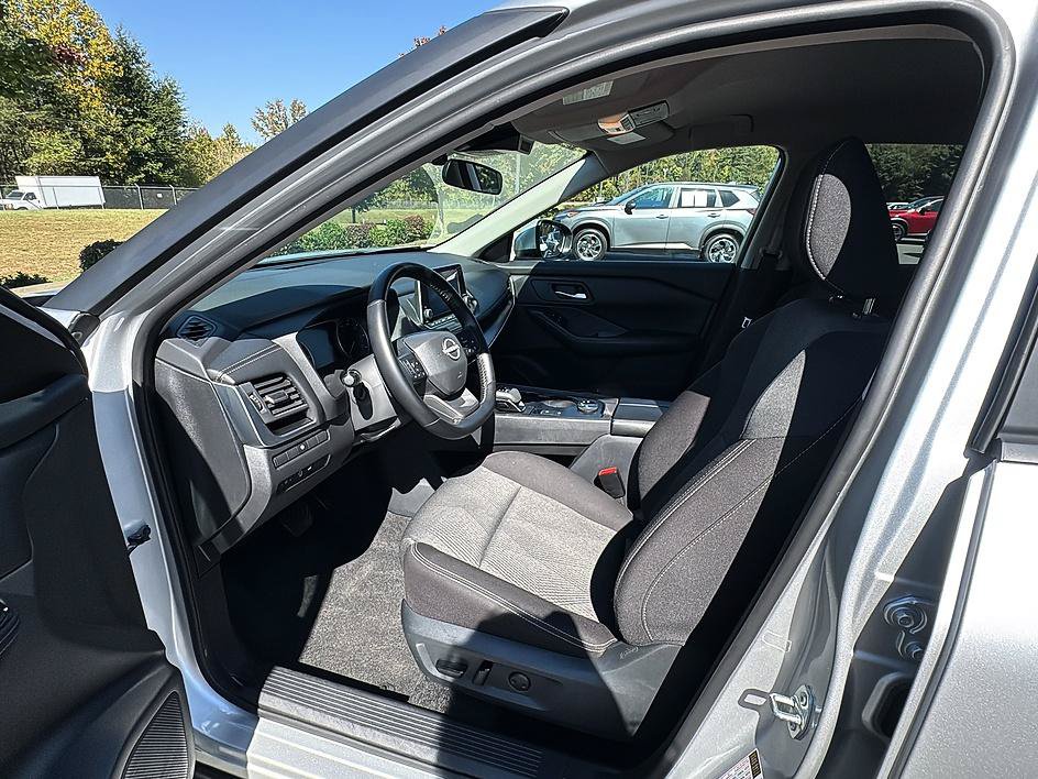 Certified 2025 Nissan Rogue SV AWD/4WD image 13