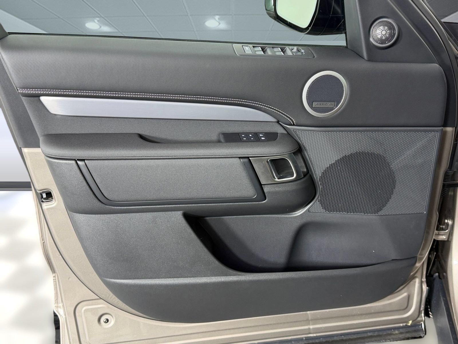 New 2026 Land Rover Discovery Dynamic SE AWD/4WD image 23