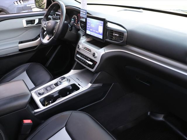 Used 2022 Ford Explorer XLT w/ Equipment Group 202A image 15