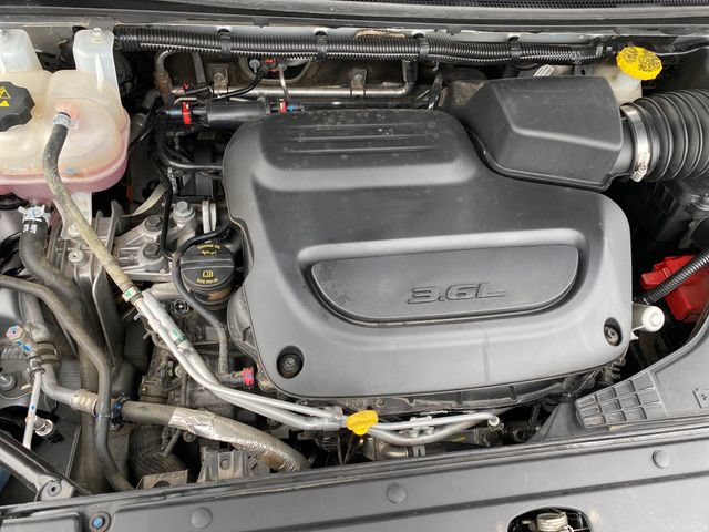 Used 2024 Chrysler Pacifica Touring-L FWD image 19