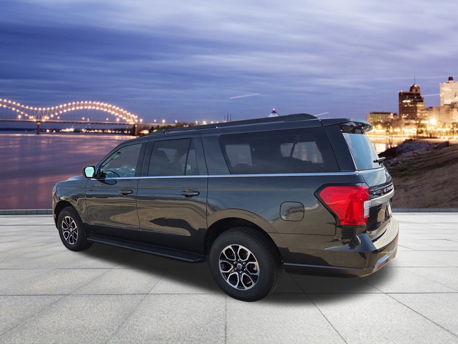 Used 2024 Ford Expedition Max XLT image 3