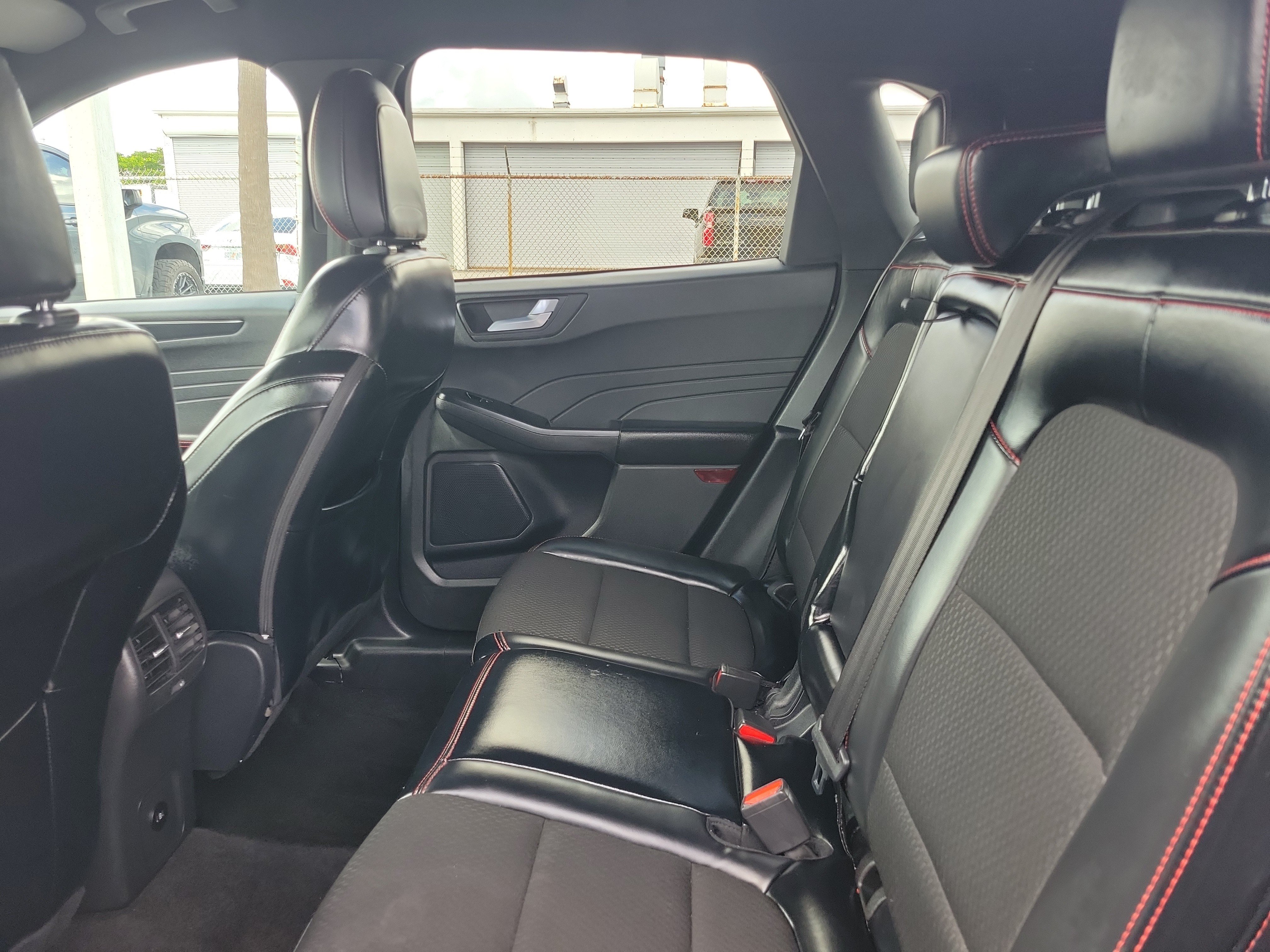Used 2025 Ford Escape ST-Line FWD image 11