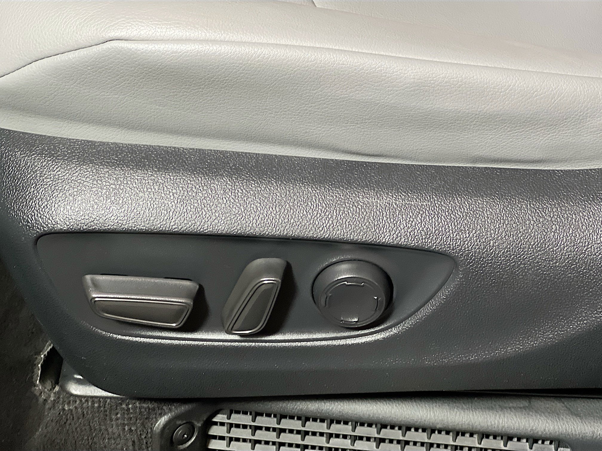 Used 2023 Toyota Sienna XLE image 15