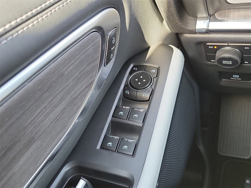 New 2025 Ford Expedition Platinum image 14