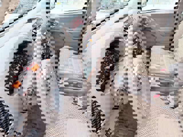 Used 2017 Nissan Frontier SV image 16