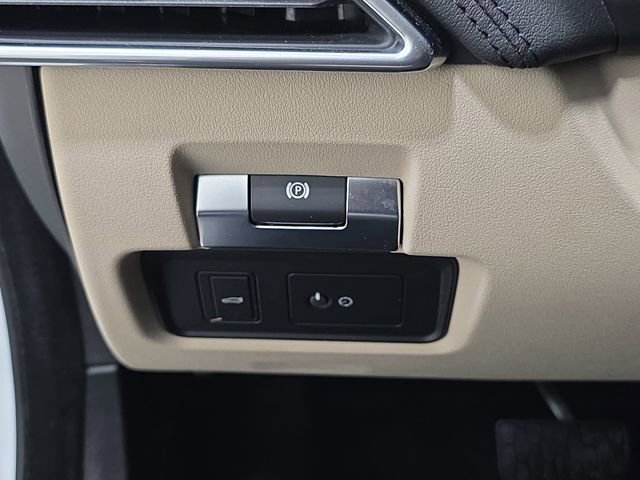 Used 2020 Jaguar XE S image 26