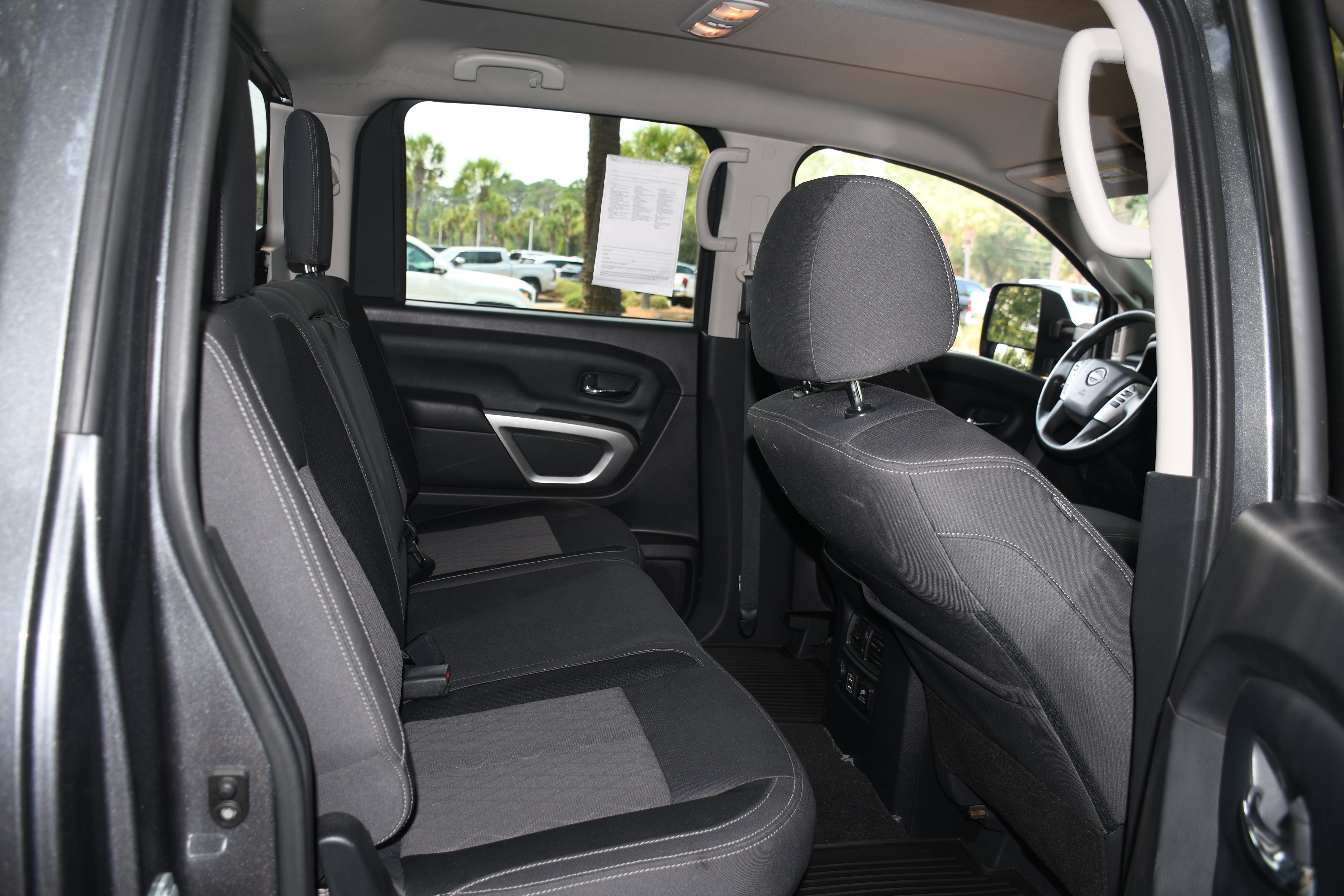 Used 2023 Nissan Titan SV w/ SV Convenience Package RWD image 18