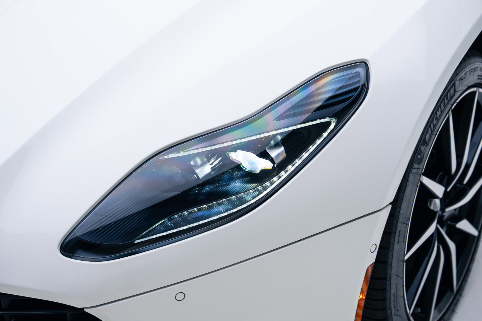 Used 2020 Aston Martin DB11 Volante image 11