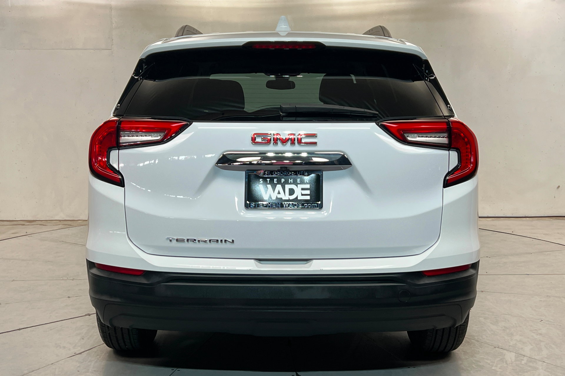 Used 2023 GMC Terrain SLE w/ Driver Convenience Package FWD image 5