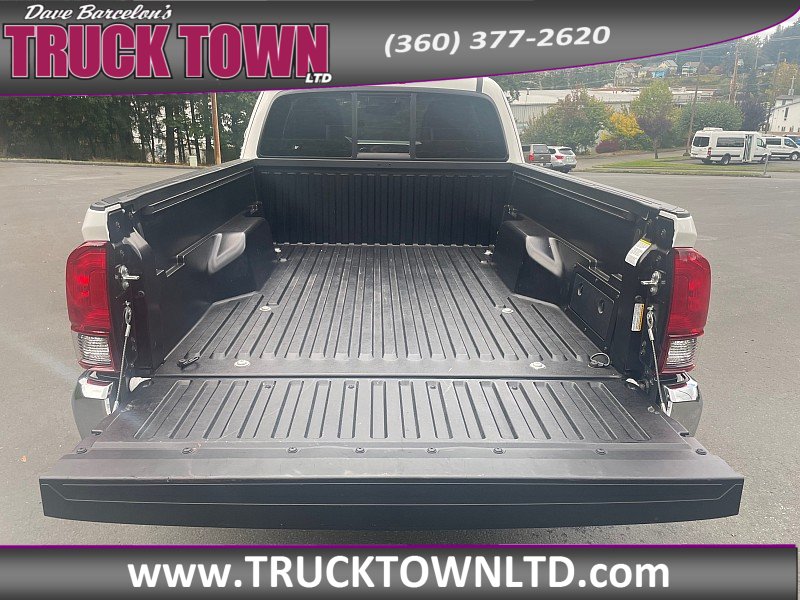 Used 2022 Toyota Tacoma SR5 w/ SR5 Appearance Package (SM) AWD/4WD image 34