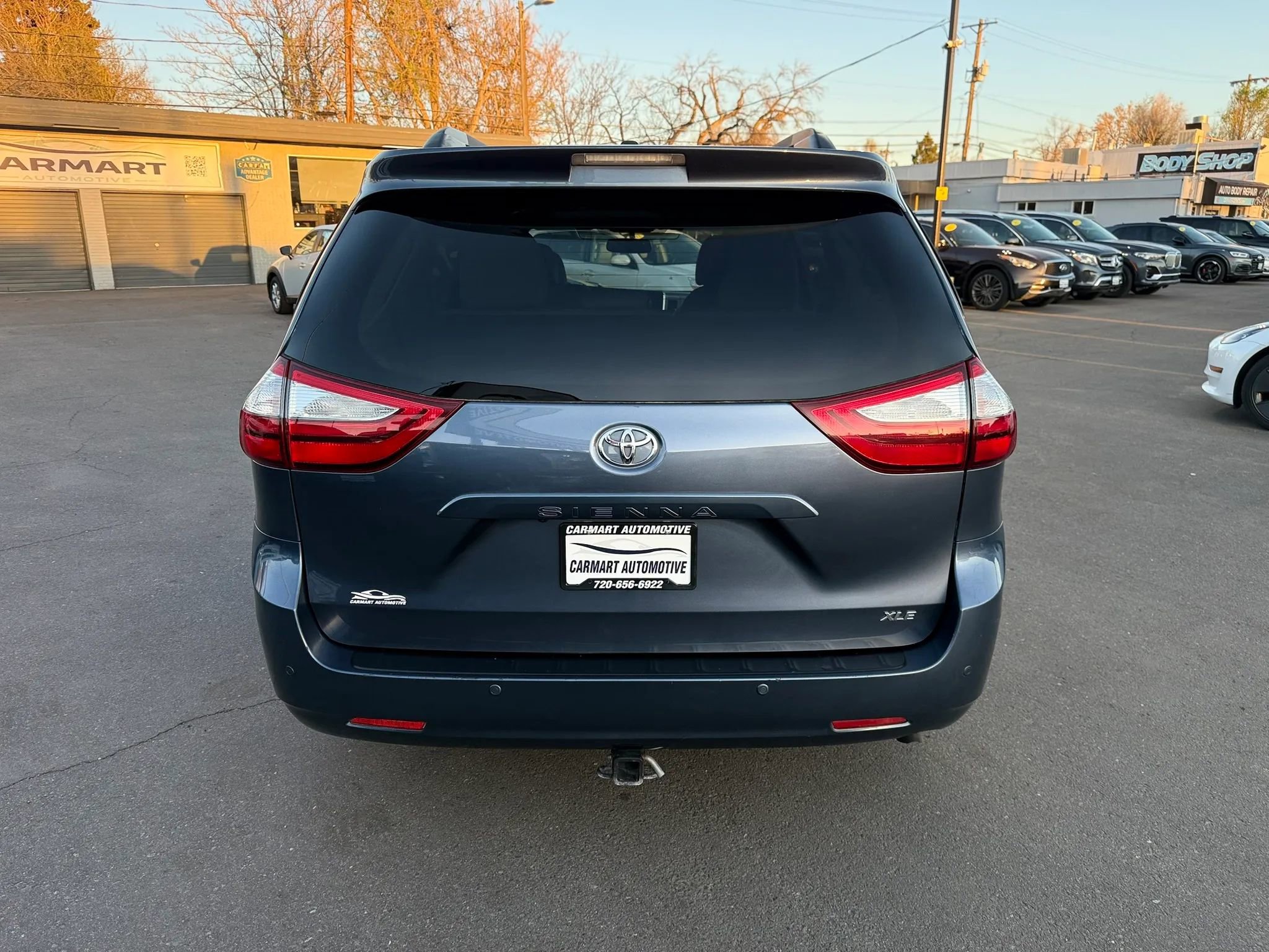 Used 2017 Toyota Sienna XLE w/ XLE Navigation Package FWD image 8