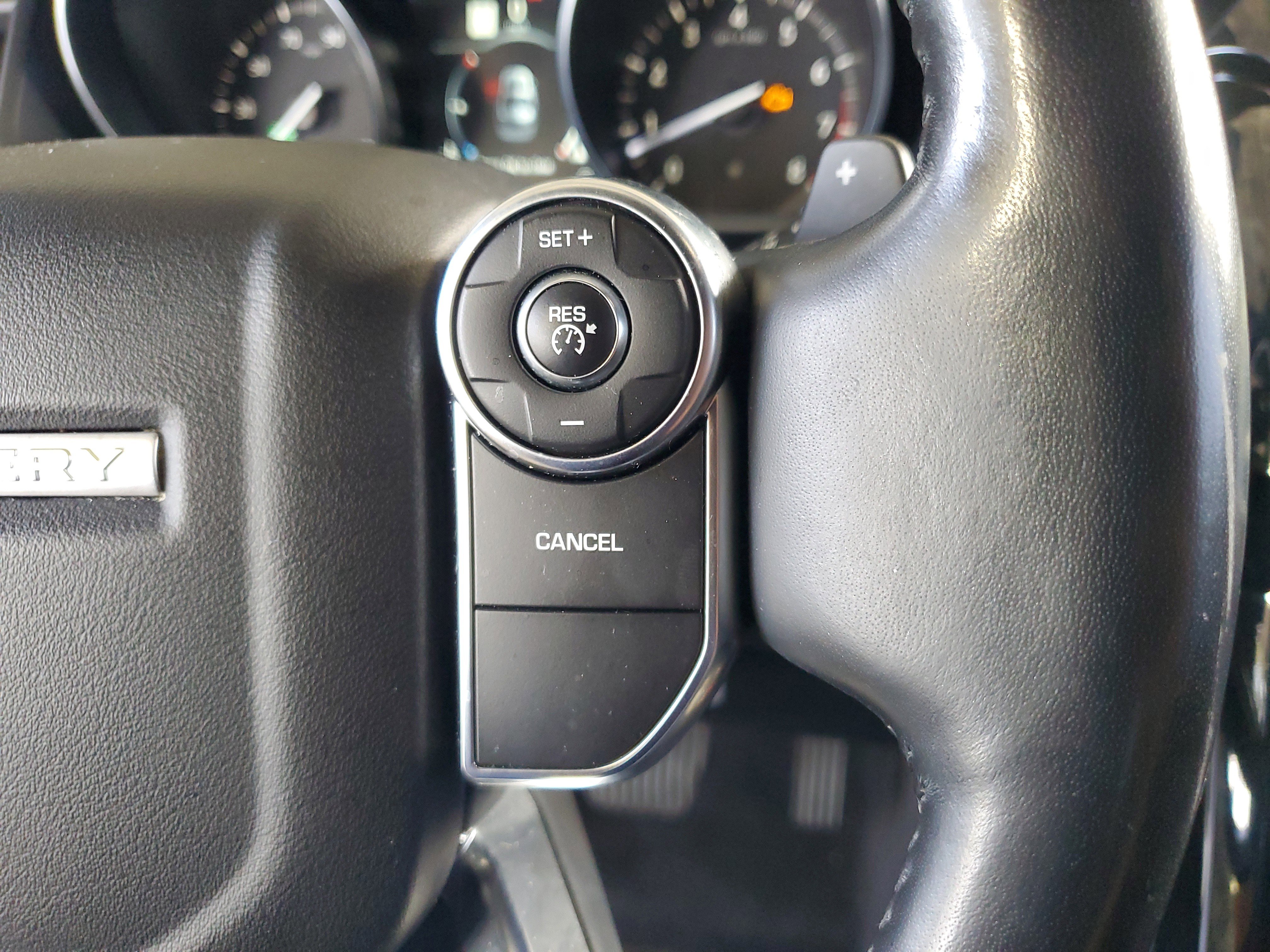 Used 2018 Land Rover Discovery SE AWD/4WD image 25