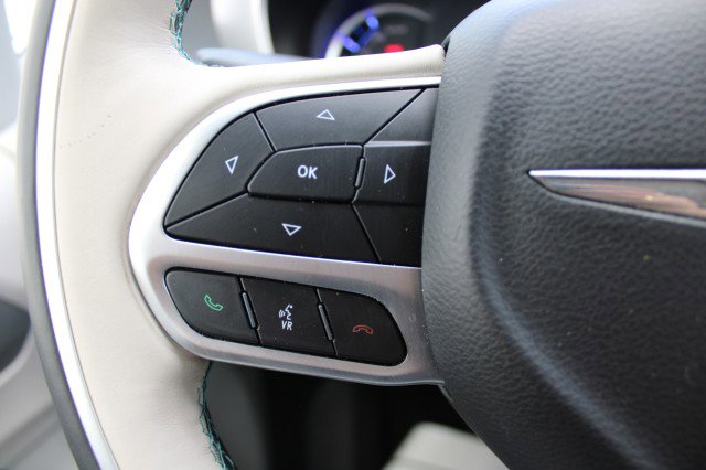 Used 2017 Chrysler Pacifica Platinum FWD image 13