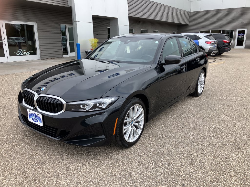 Used 2023 BMW 330i xDrive Sedan w/ Driving Assistance Package AWD/4WD image 3