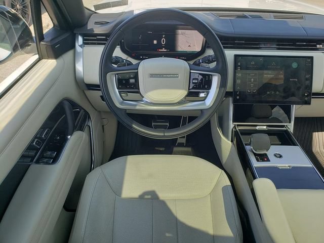 Used 2025 Land Rover Range Rover SE AWD/4WD image 18