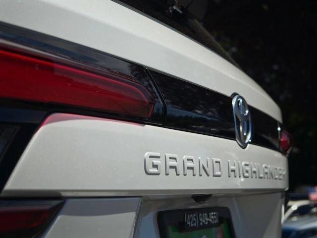 Used 2024 Toyota Grand Highlander AWD Hybrid image 9