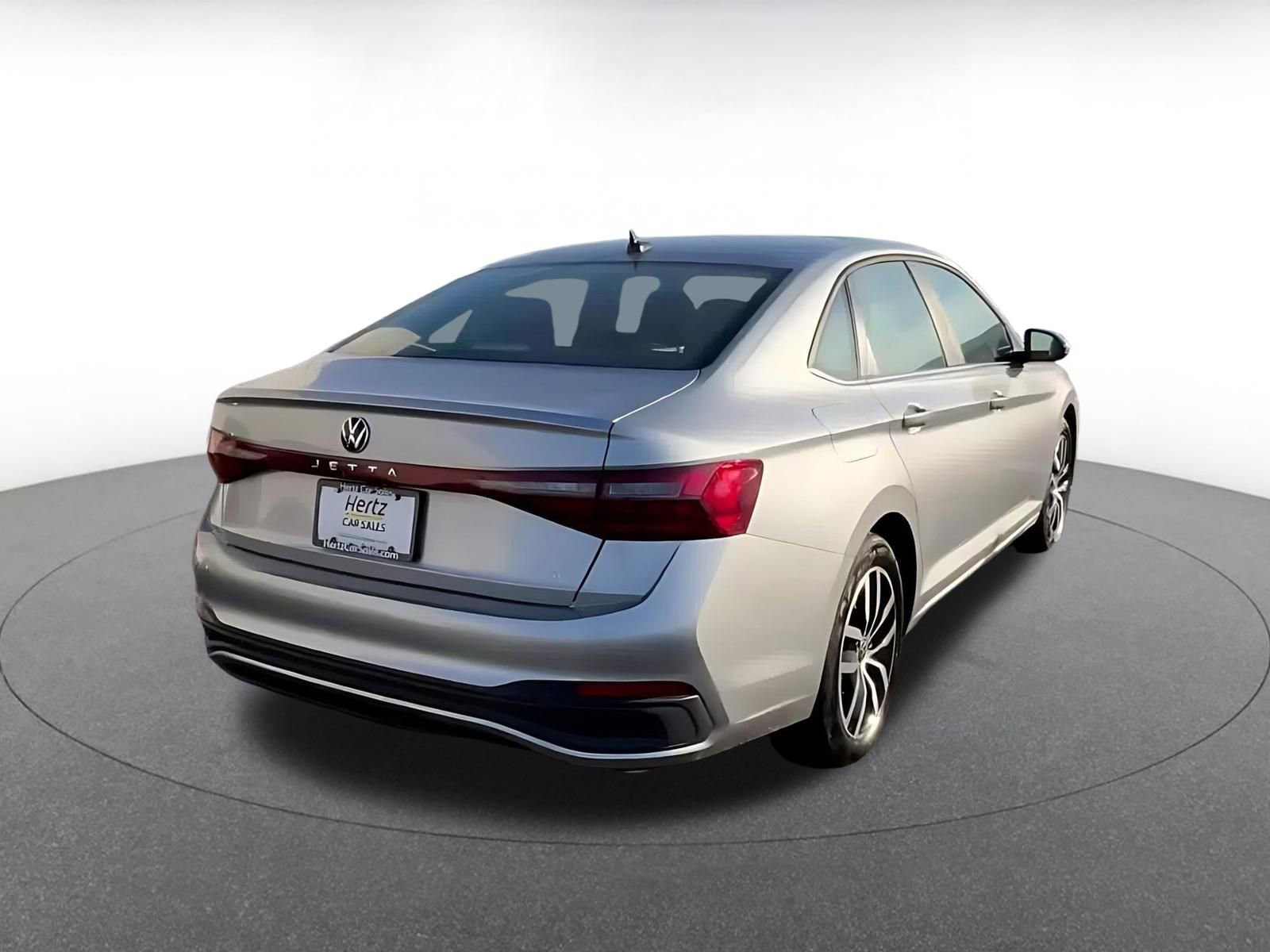 Used 2025 Volkswagen Jetta SE image 15