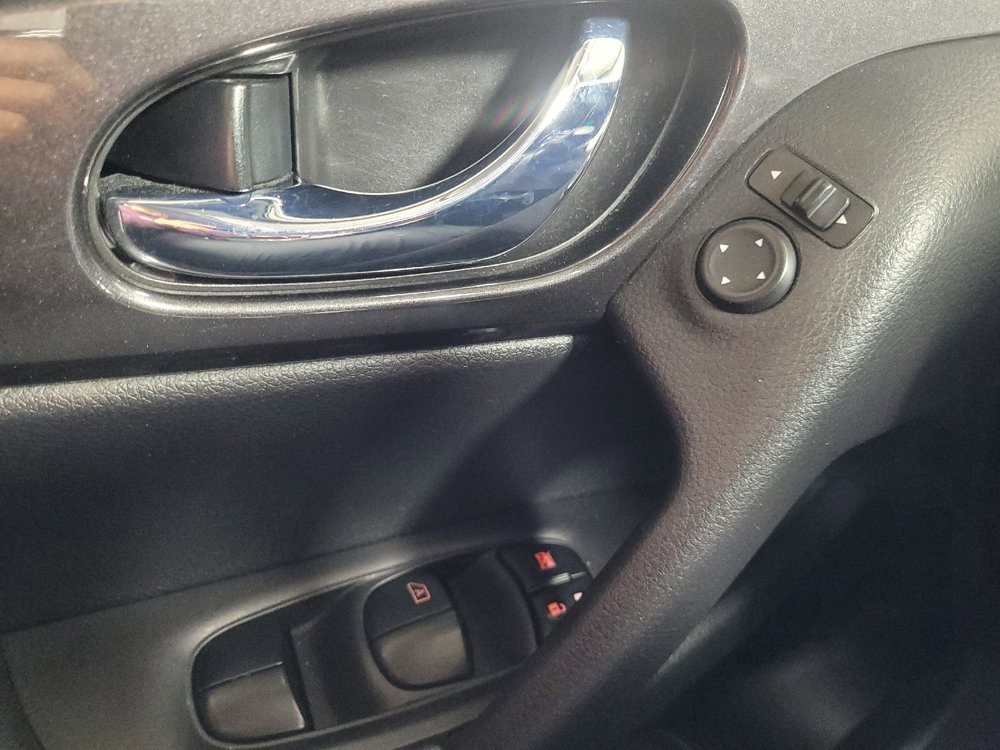 Used 2018 Nissan Rogue SV FWD image 27
