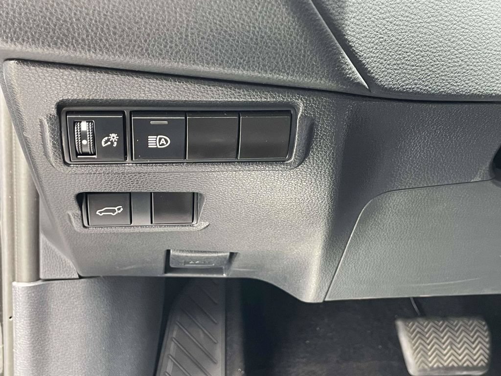 Used 2024 Toyota Corolla Cross XLE w/ Convenience Package AWD/4WD image 27