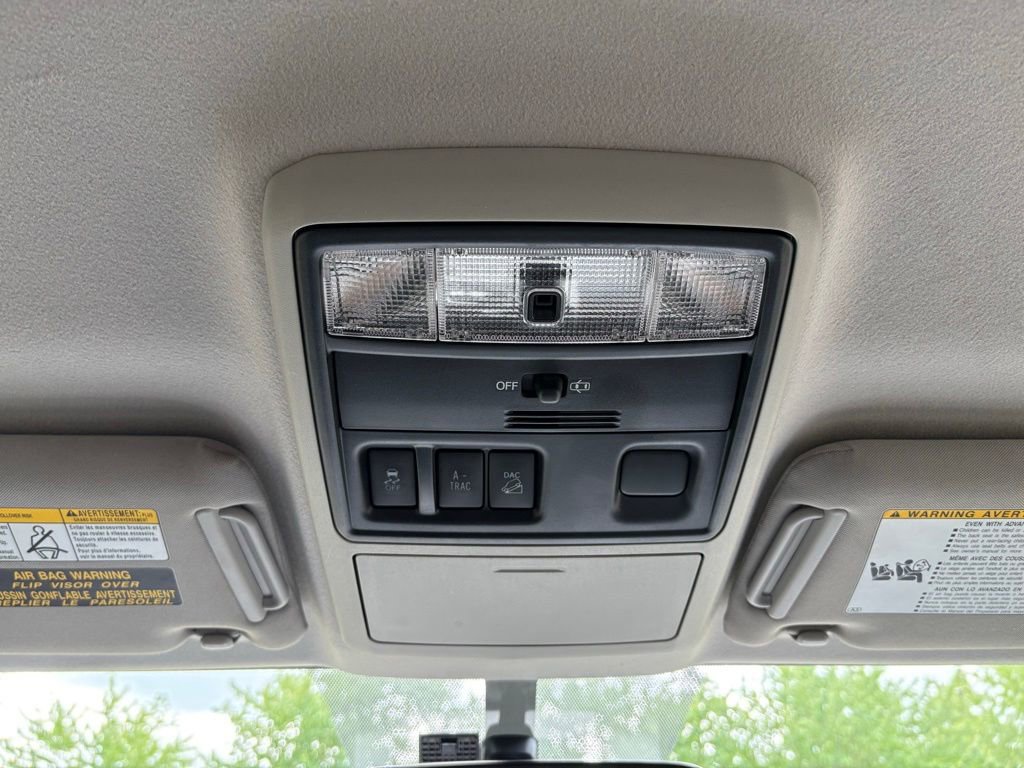 Used 2018 Toyota 4Runner SR5 AWD/4WD image 21