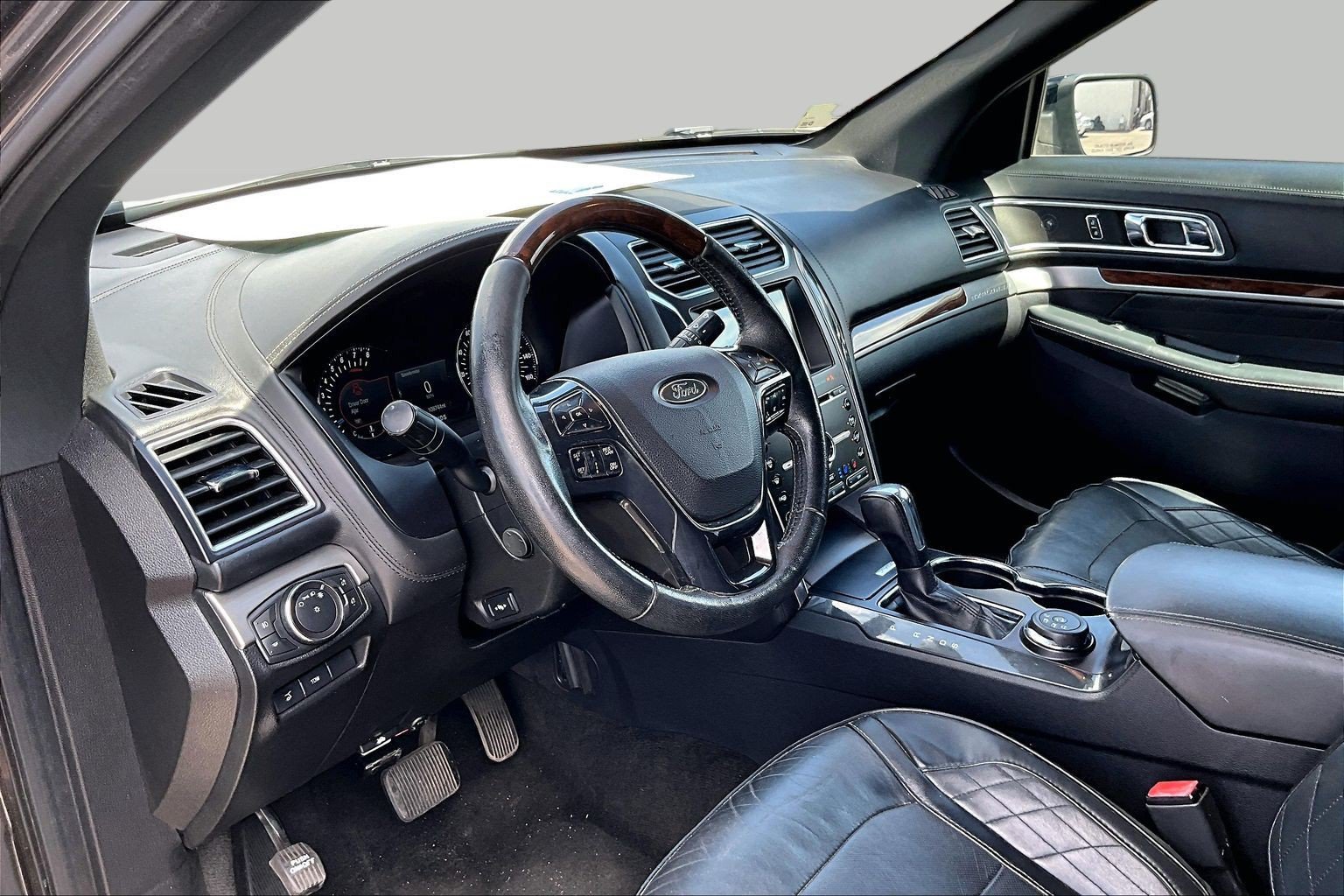 Used 2017 Ford Explorer Platinum AWD/4WD image 12