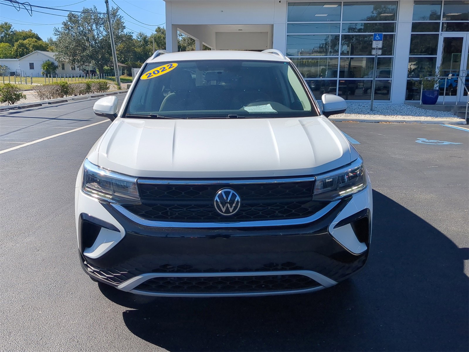 Used 2022 Volkswagen Taos SE image 2