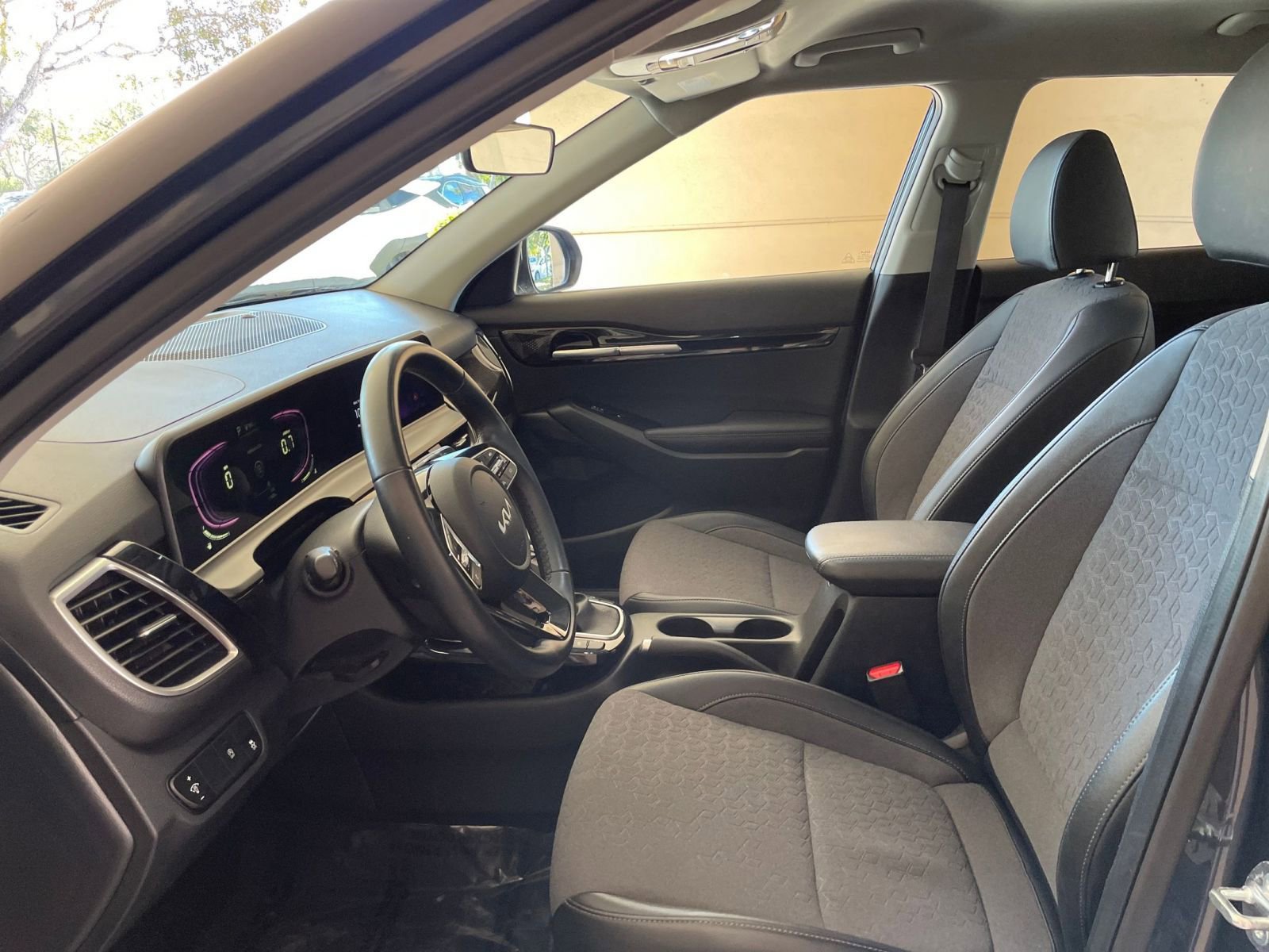 Used 2025 Kia Seltos S FWD image 23